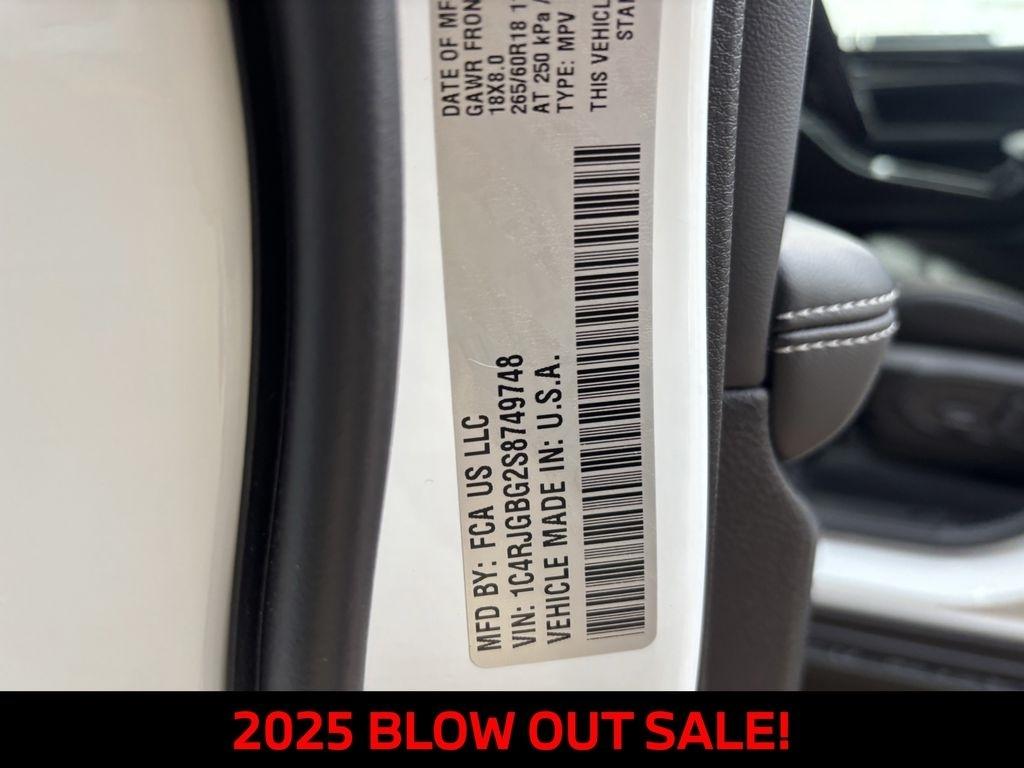 Jeep Grand Cherokee Limited 2WD 2025