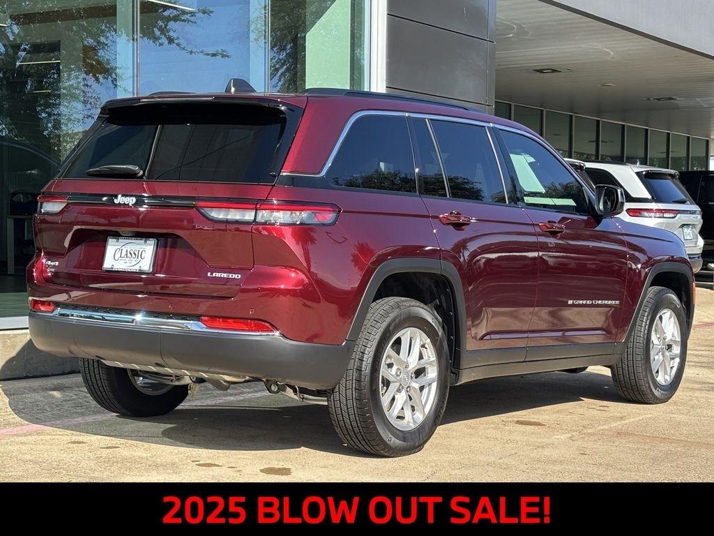 Jeep Grand Cherokee Laredo 4WD 2025