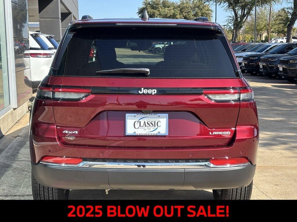 Jeep Grand Cherokee Laredo 4WD 2025