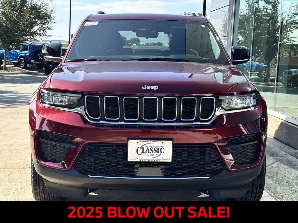 Jeep Grand Cherokee Laredo 4WD 2025