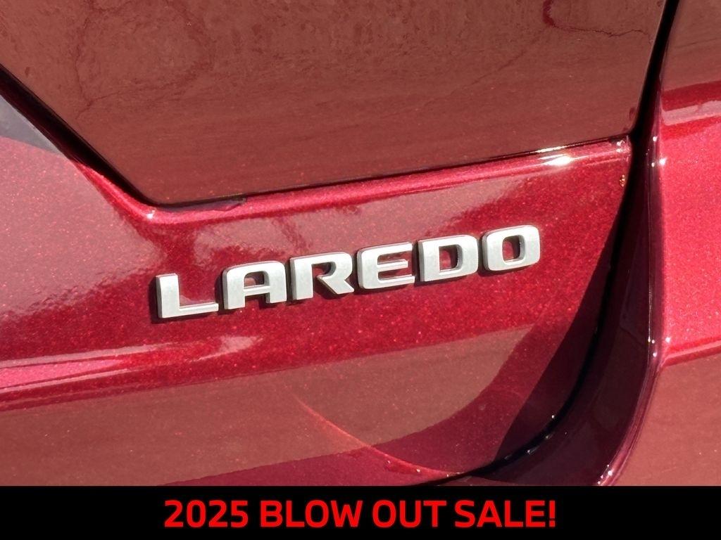 Jeep Grand Cherokee Laredo 4WD 2025