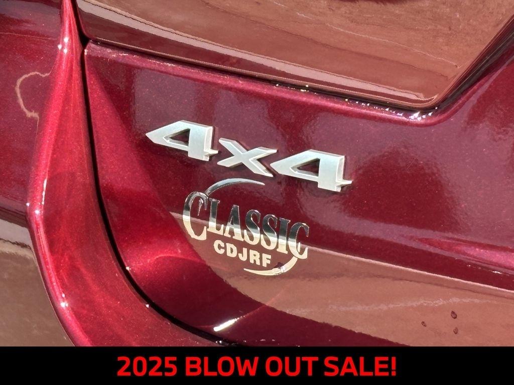 Jeep Grand Cherokee Laredo 4WD 2025