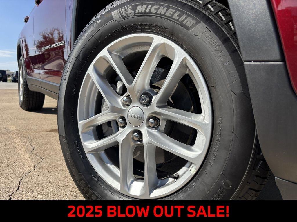 Jeep Grand Cherokee Laredo 4WD 2025