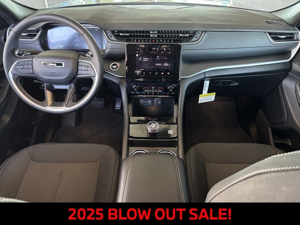 Jeep Grand Cherokee Laredo 4WD 2025