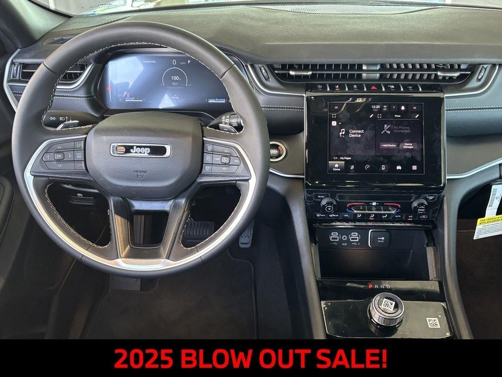 Jeep Grand Cherokee Laredo 4WD 2025