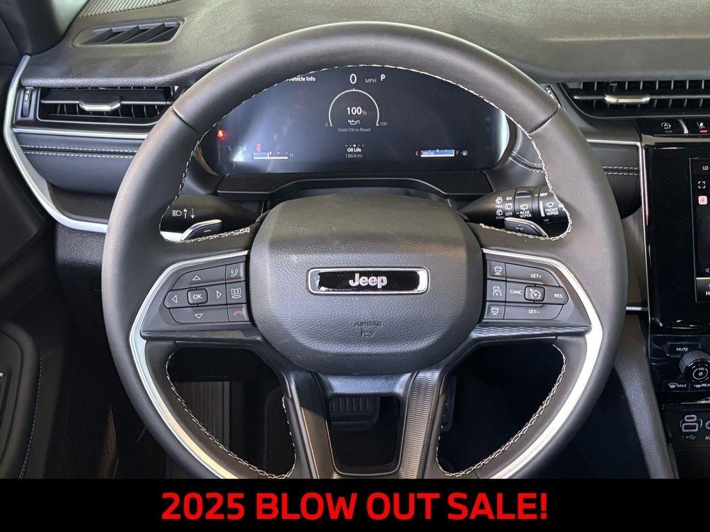 Jeep Grand Cherokee Laredo 4WD 2025