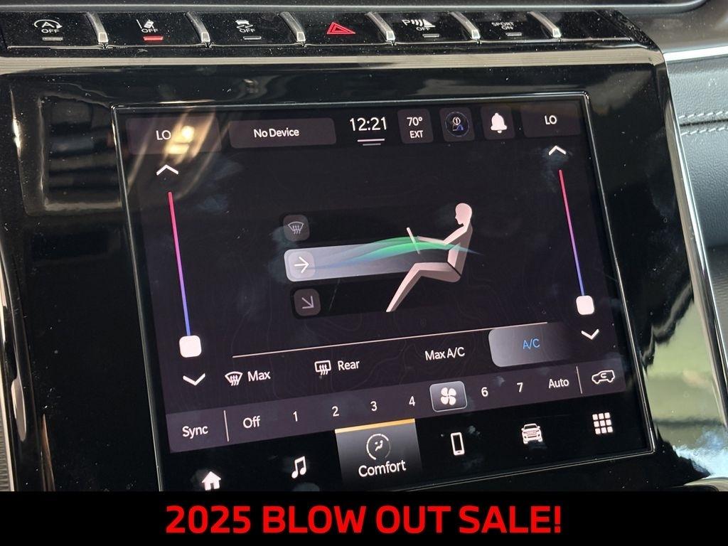 Jeep Grand Cherokee Laredo 4WD 2025