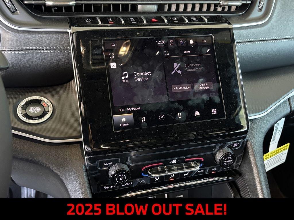 Jeep Grand Cherokee Laredo 4WD 2025