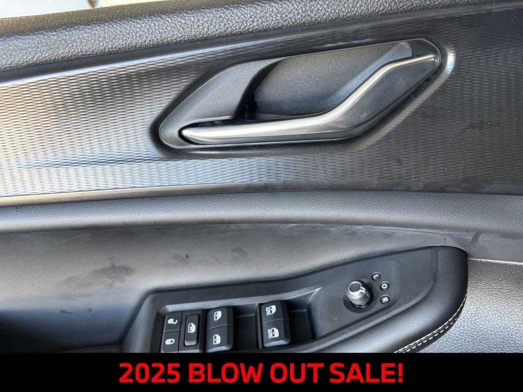 Jeep Grand Cherokee Laredo 4WD 2025