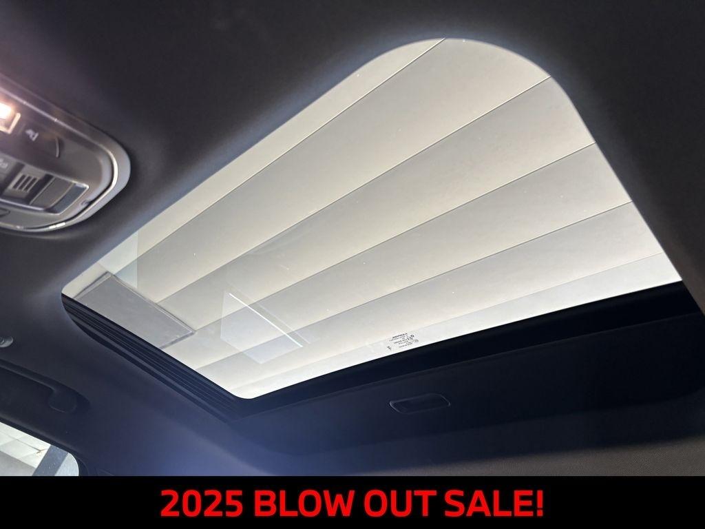 Jeep Grand Cherokee Laredo 4WD 2025