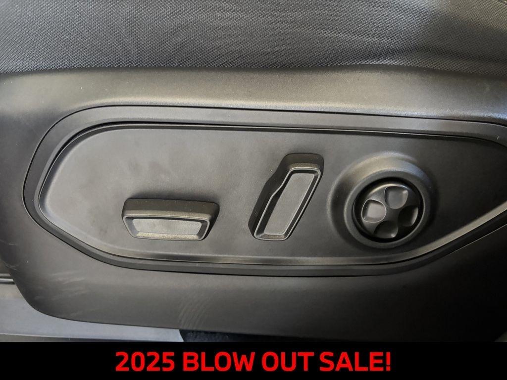 Jeep Grand Cherokee Laredo 4WD 2025