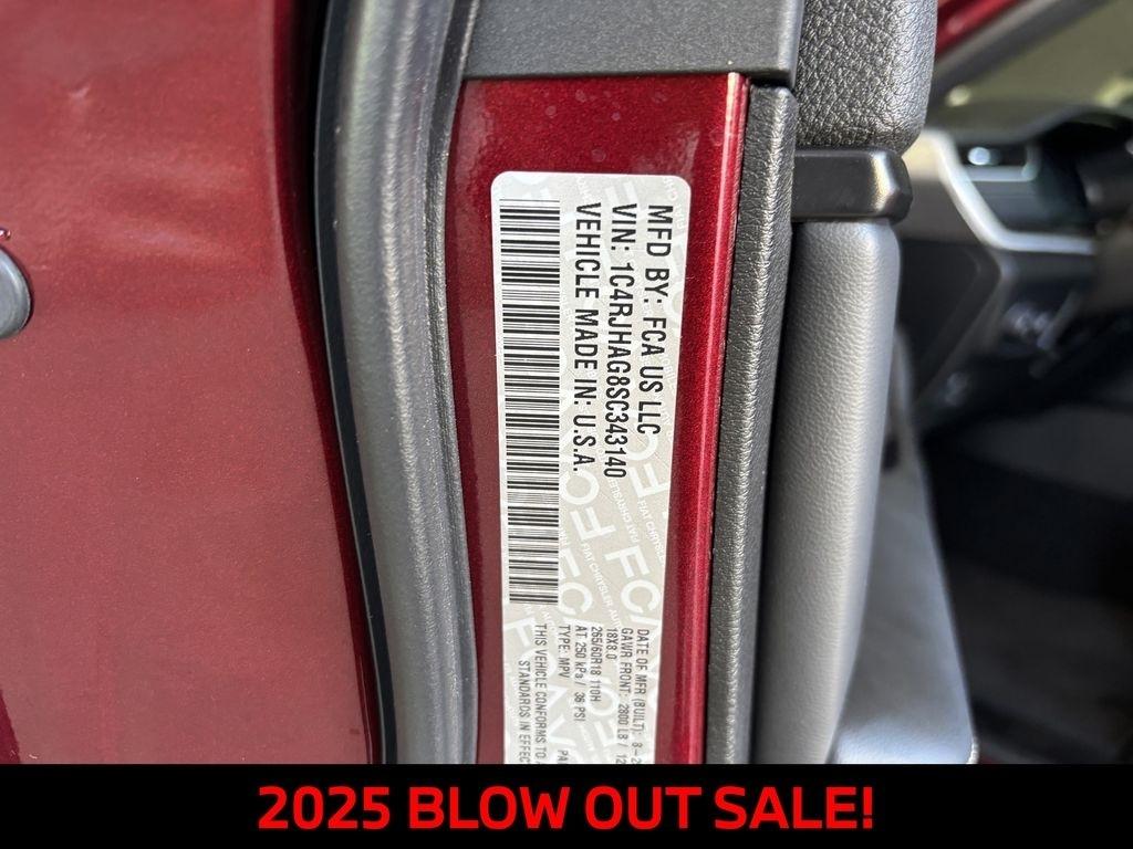 Jeep Grand Cherokee Laredo 4WD 2025