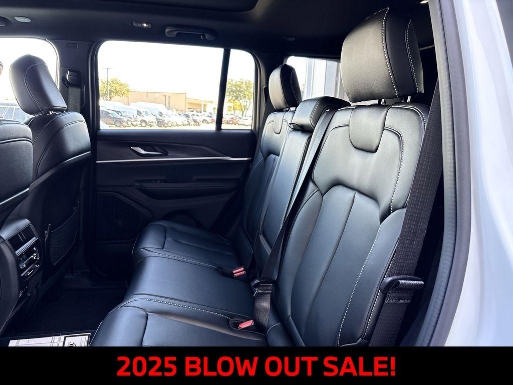 Jeep Grand Cherokee Limited 2WD 2025