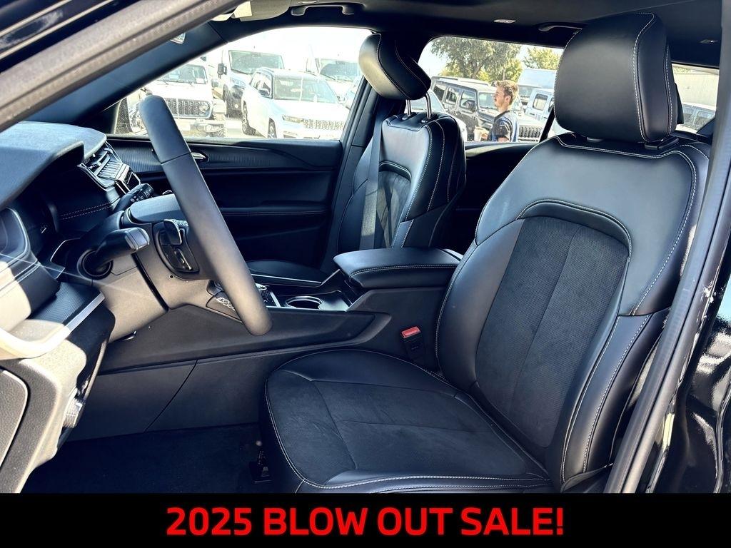 Jeep Grand Cherokee L Laredo 2025