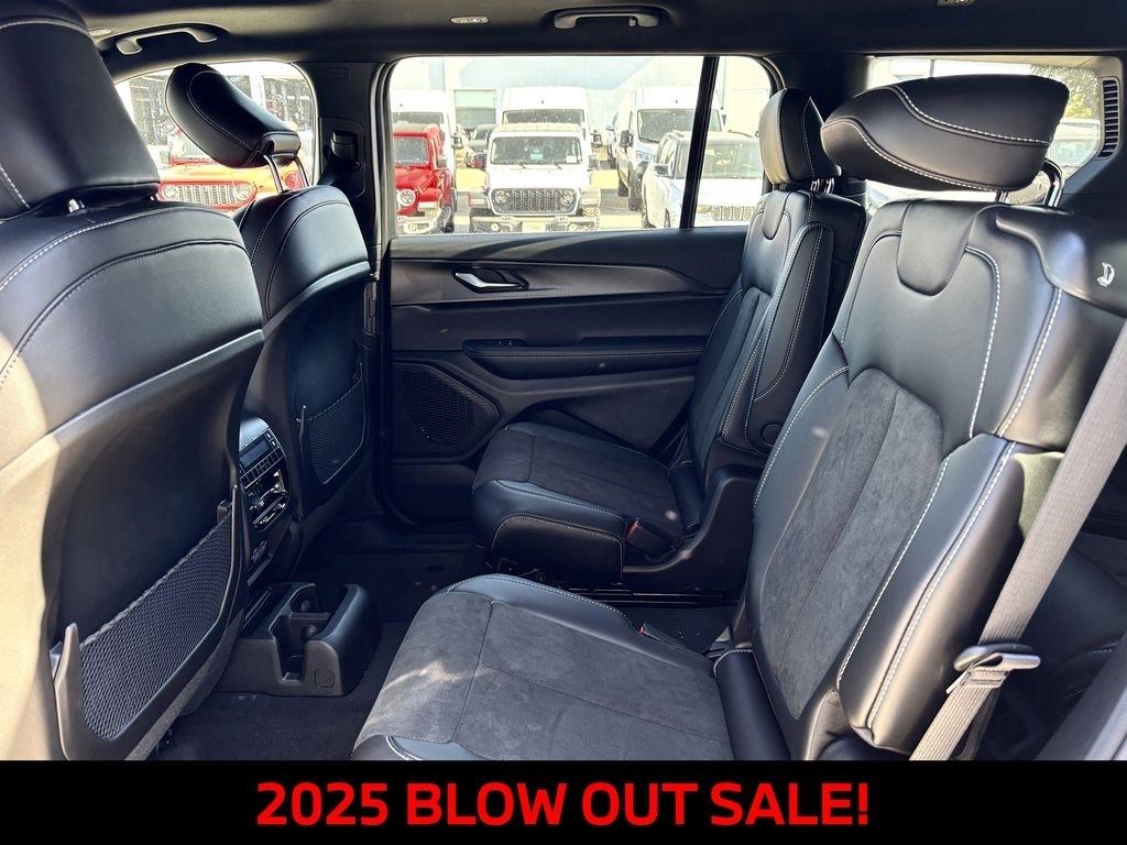 Jeep Grand Cherokee L Laredo 2025