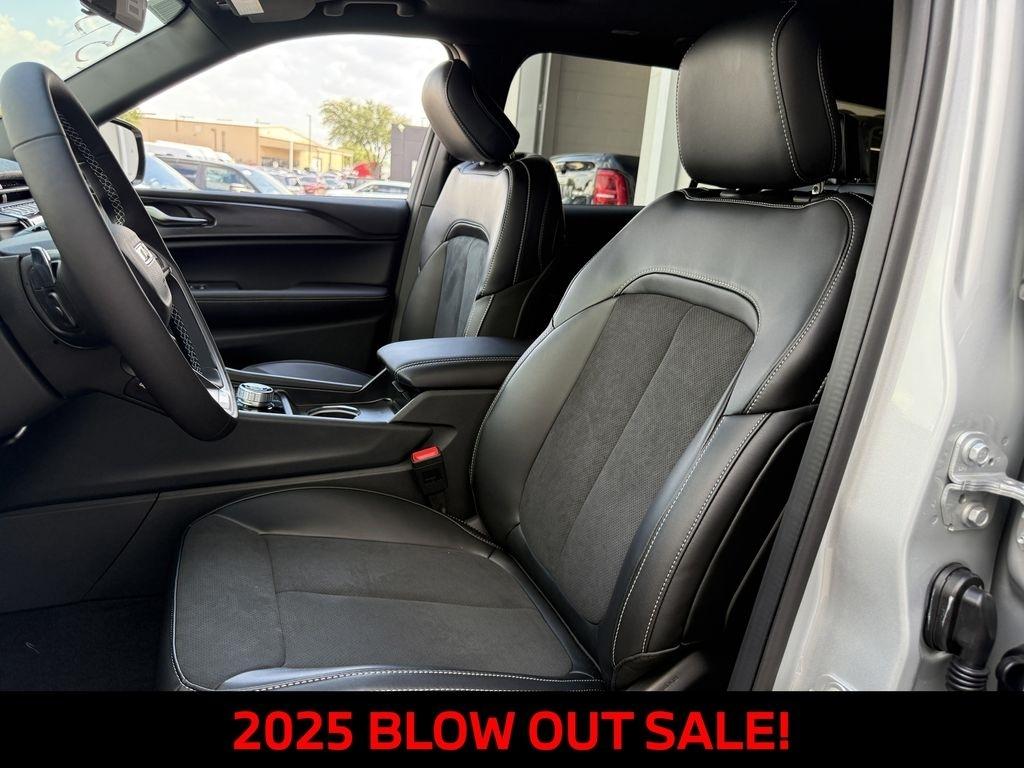 Jeep Grand Cherokee L Laredo 2025