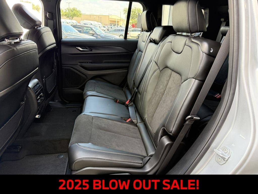 Jeep Grand Cherokee L Laredo 2025