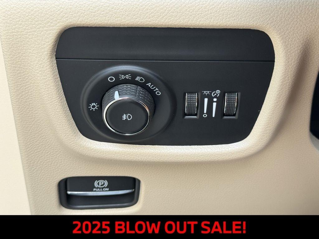 Jeep Grand Cherokee Limited 2WD 2025