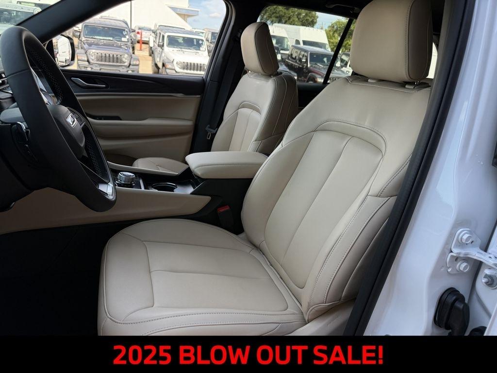 Jeep Grand Cherokee Limited 2WD 2025