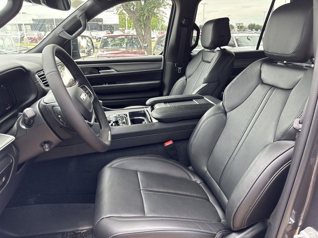Jeep Wagoneer Base 4WD 2026