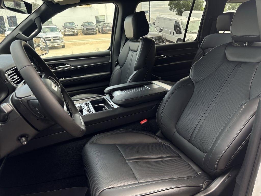 Jeep Wagoneer Base 4WD 2026