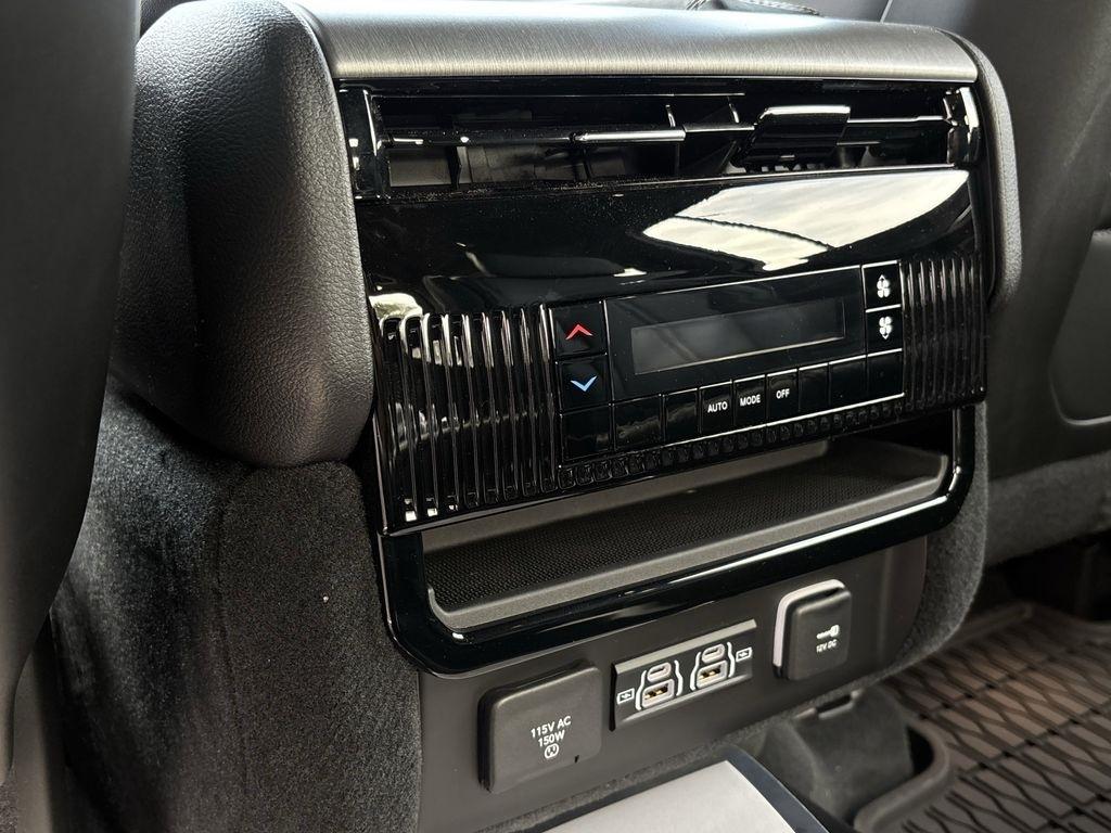 Jeep Wagoneer Base 4WD 2026
