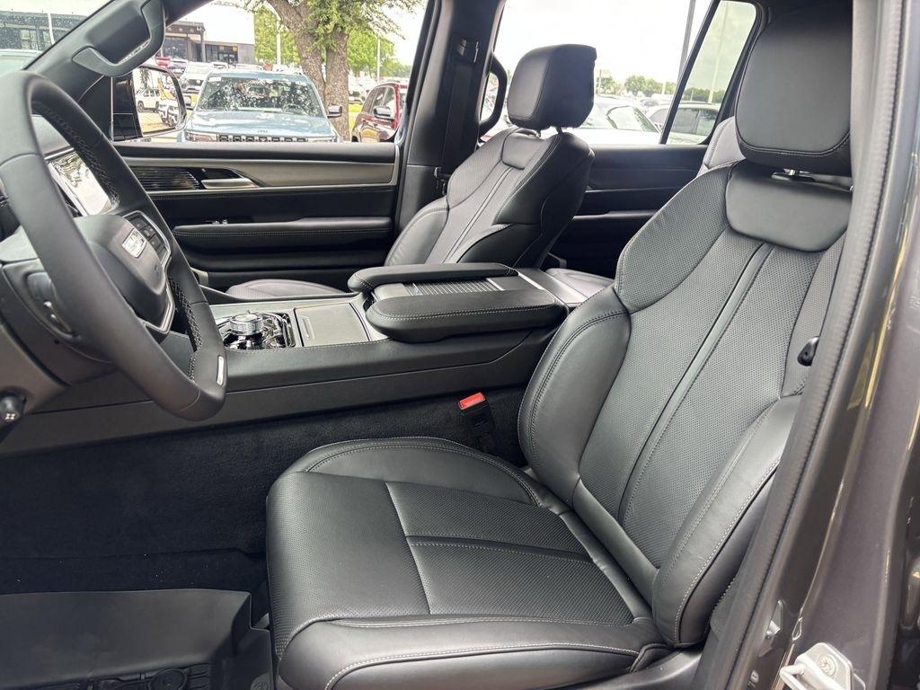 Jeep Wagoneer Base 4WD 2026