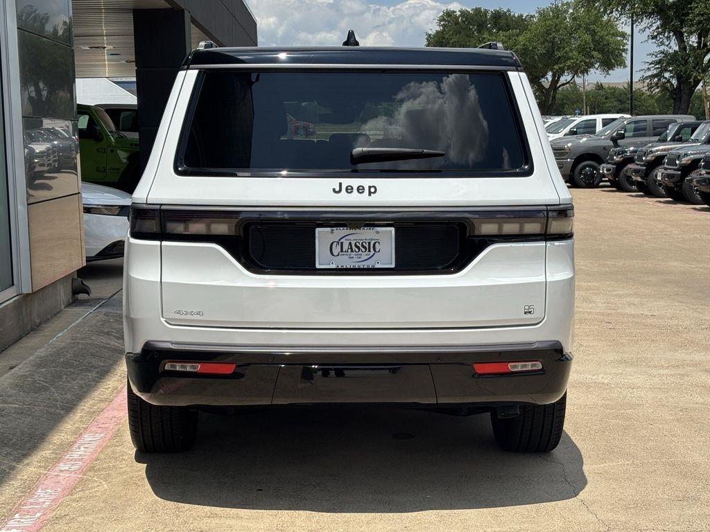 Jeep Wagoneer Base 4WD 2026