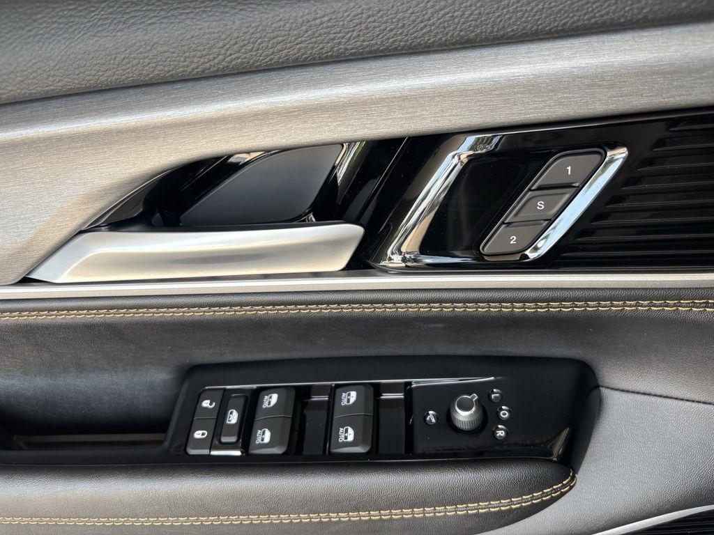 Jeep Wagoneer Base 4WD 2026