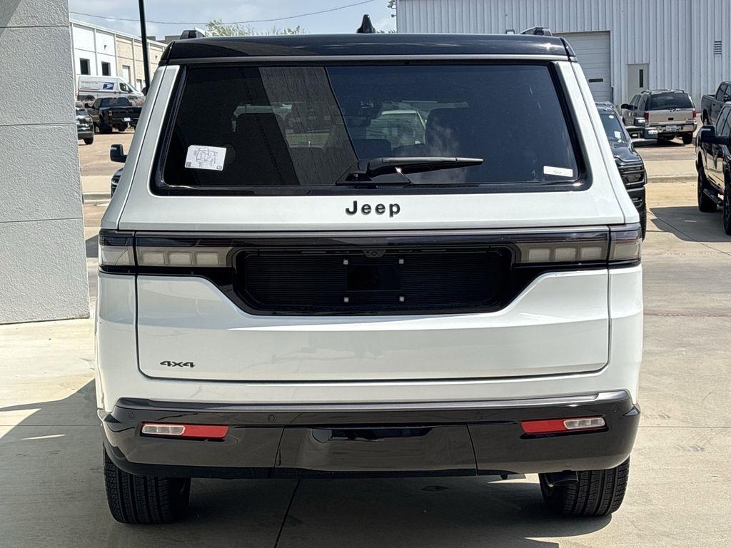 Jeep Grand Wagoneer Base 2026