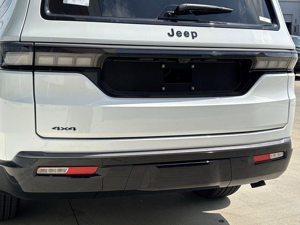 Jeep Grand Wagoneer Base 2026