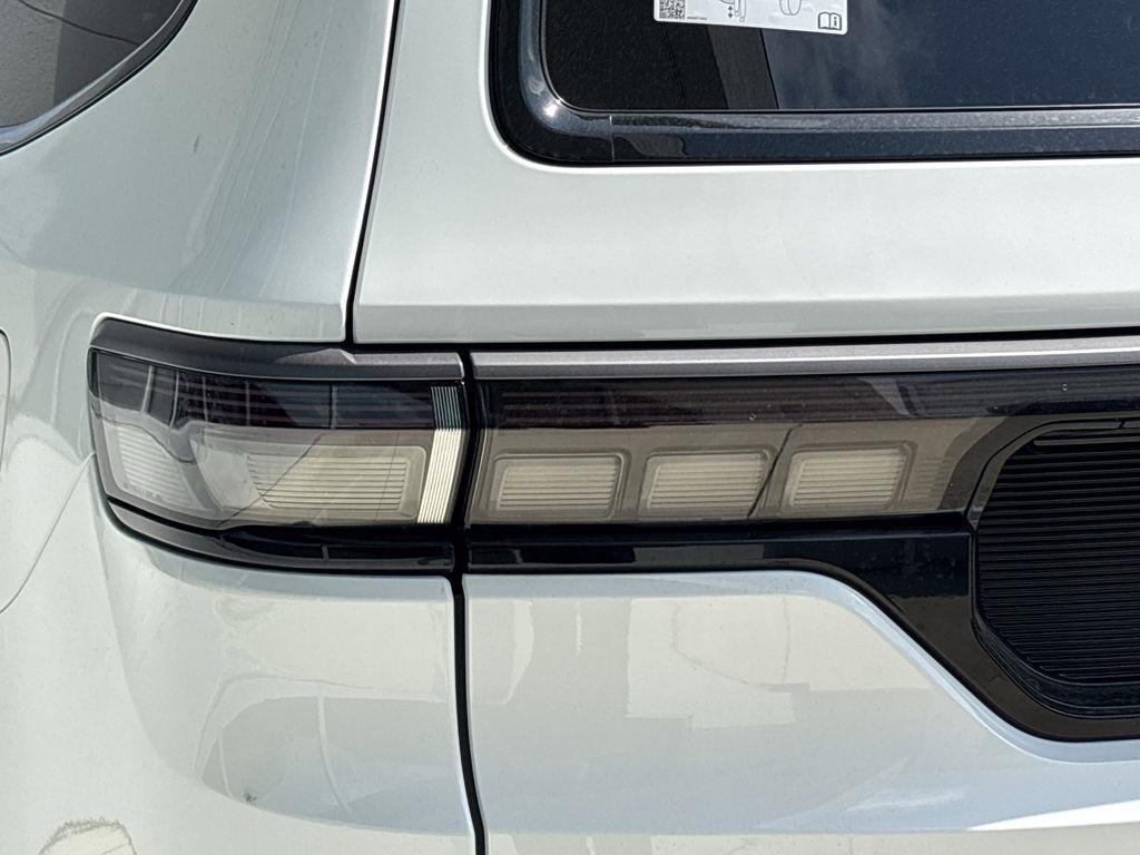 Jeep Grand Wagoneer Base 2026