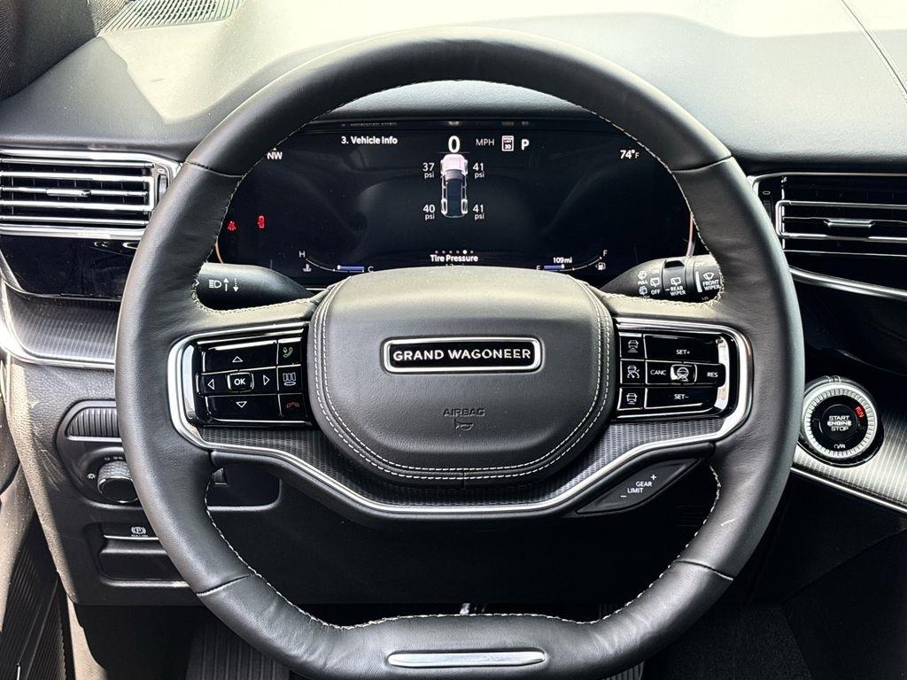 Jeep Grand Wagoneer Base 2026