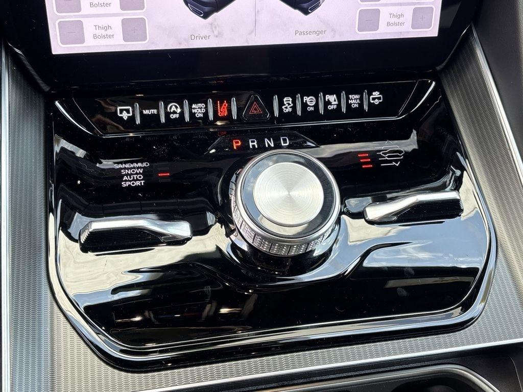 Jeep Grand Wagoneer Base 2026
