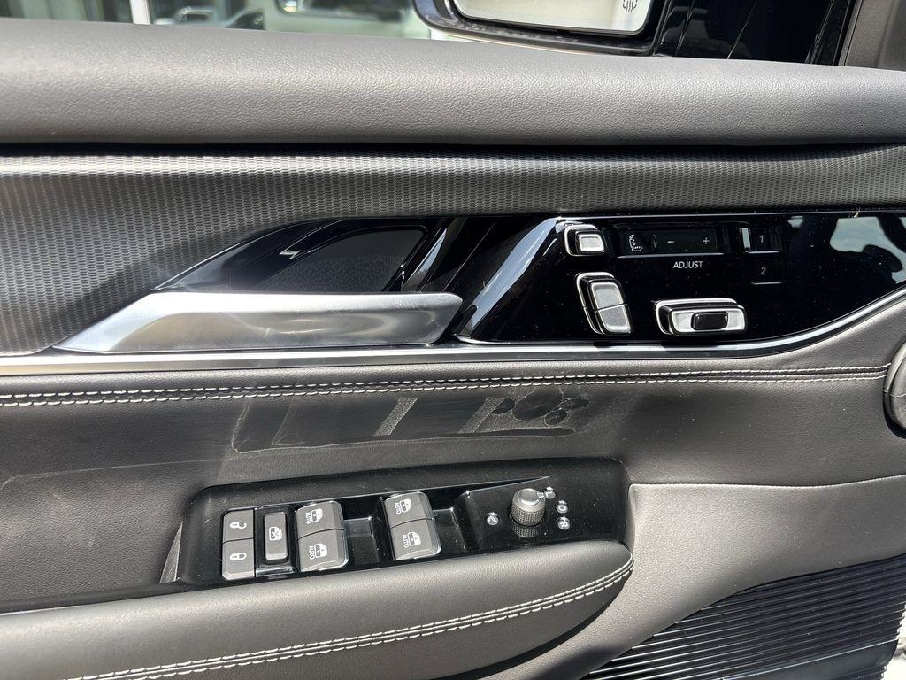 Jeep Grand Wagoneer Base 2026