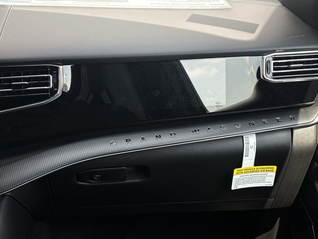 Jeep Grand Wagoneer Base 2026
