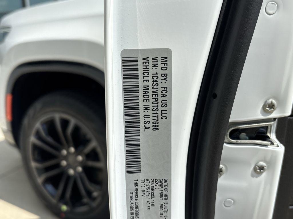 Jeep Grand Wagoneer Base 2026