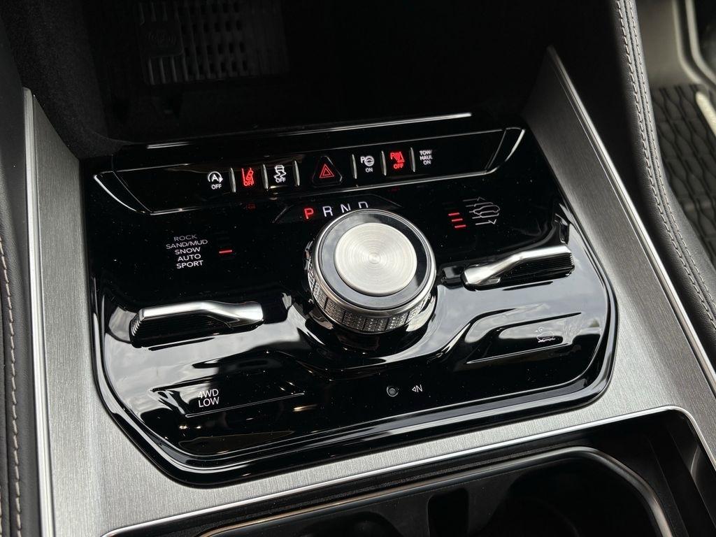 Jeep Wagoneer Base 4WD 2026