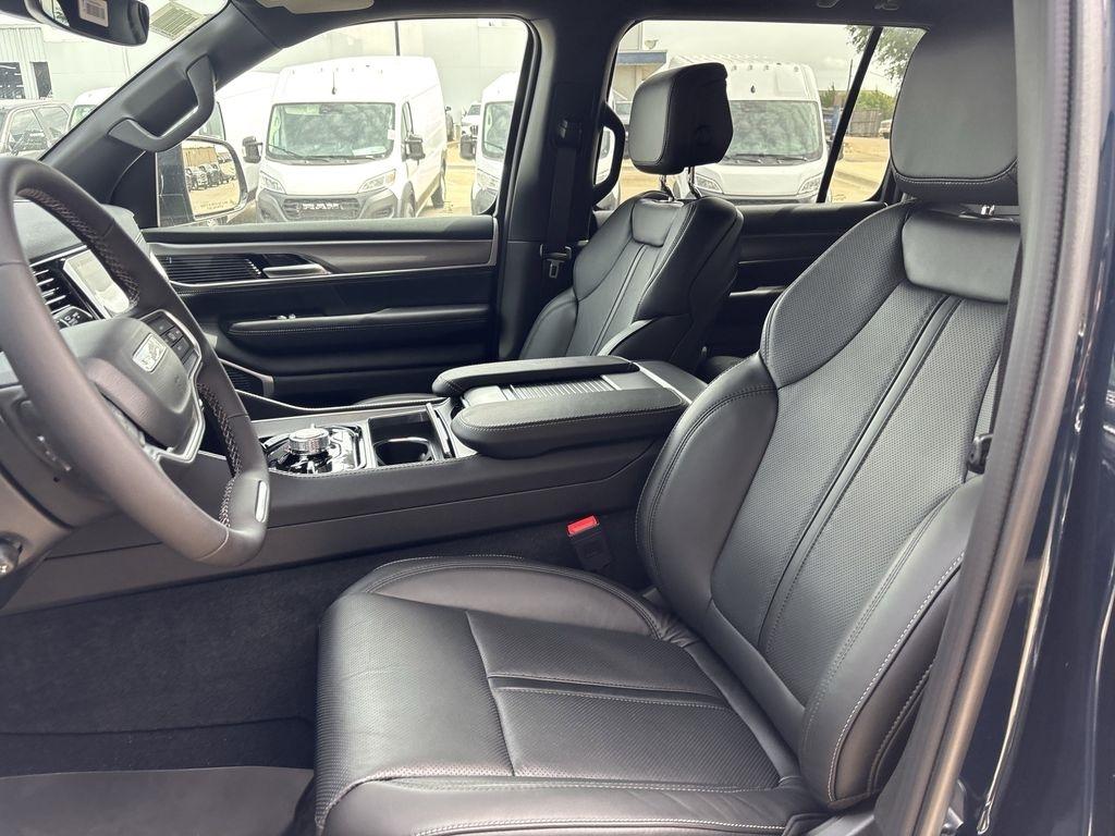Jeep Wagoneer Base 4WD 2026