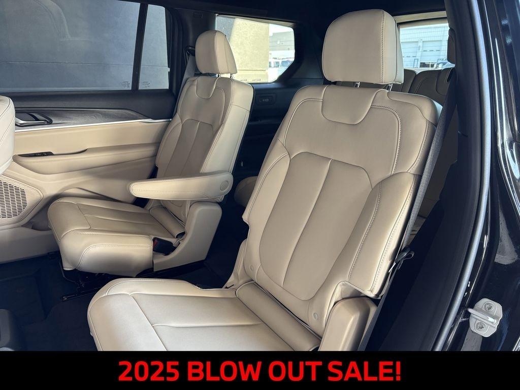 Jeep Grand Cherokee L Limited 4WD 2025