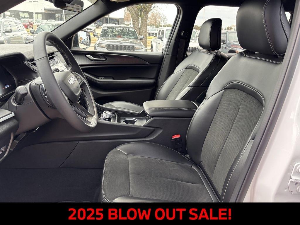 Jeep Grand Cherokee L Laredo 2025