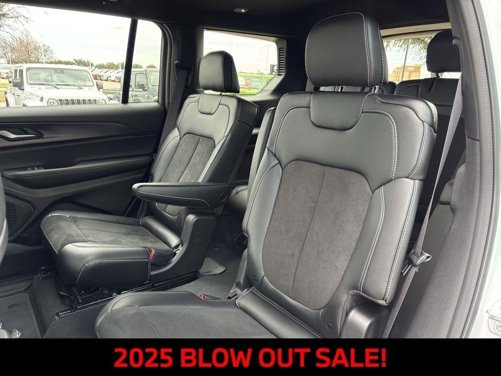 Jeep Grand Cherokee L Laredo 2025