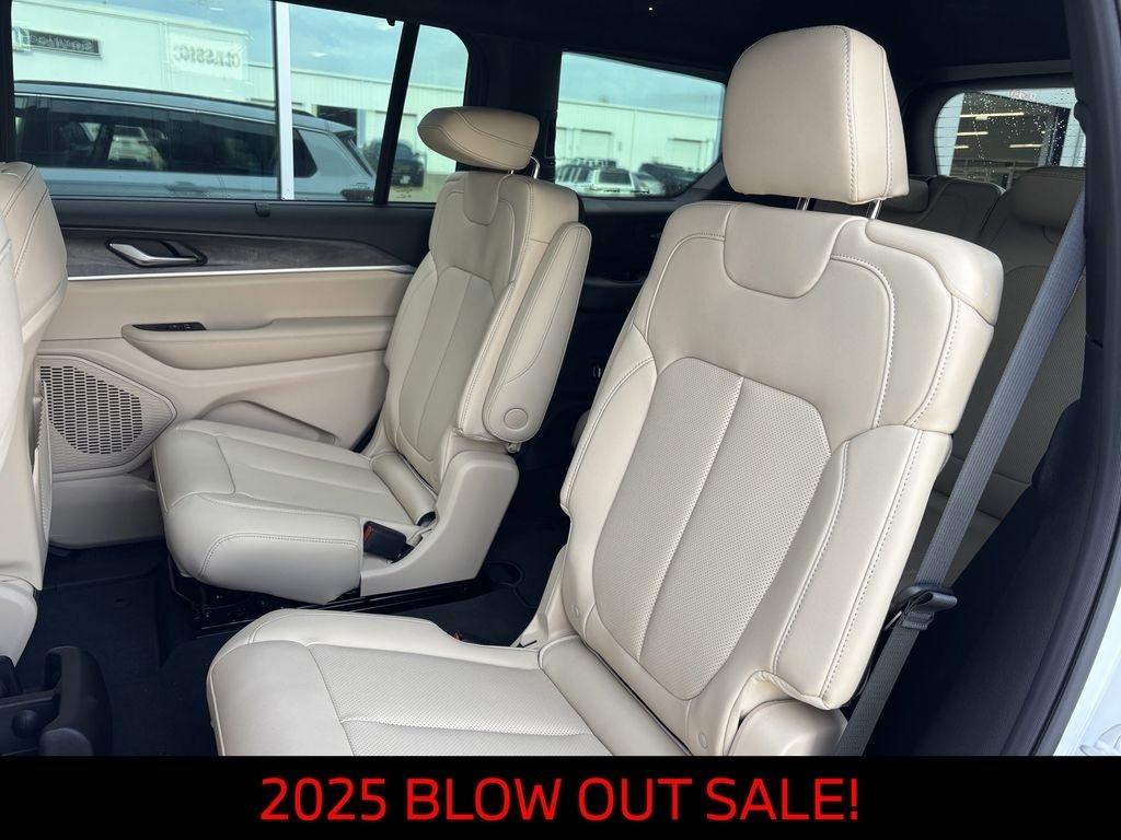 Jeep Grand Cherokee L Limited 2WD 2025