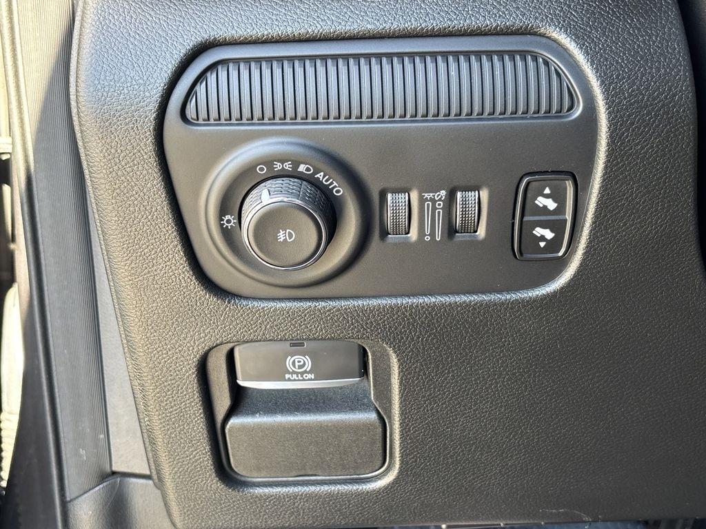 Jeep Grand Wagoneer Base 2024