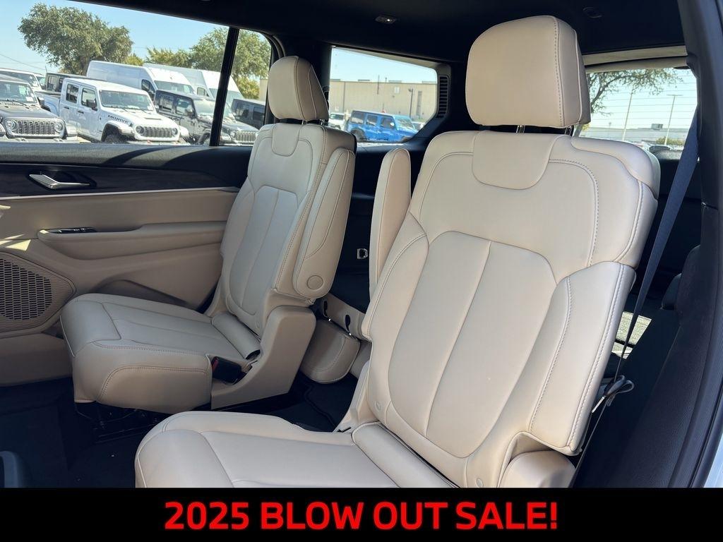 Jeep Grand Cherokee L Limited 4WD 2025