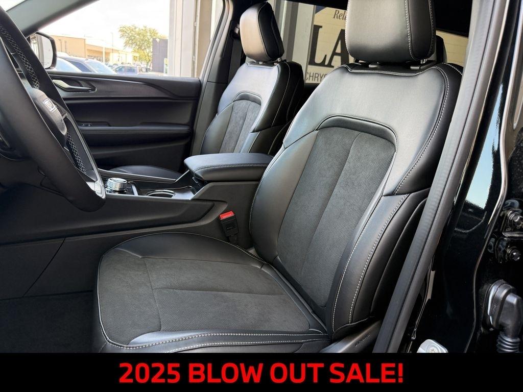 Jeep Grand Cherokee L Laredo 2025