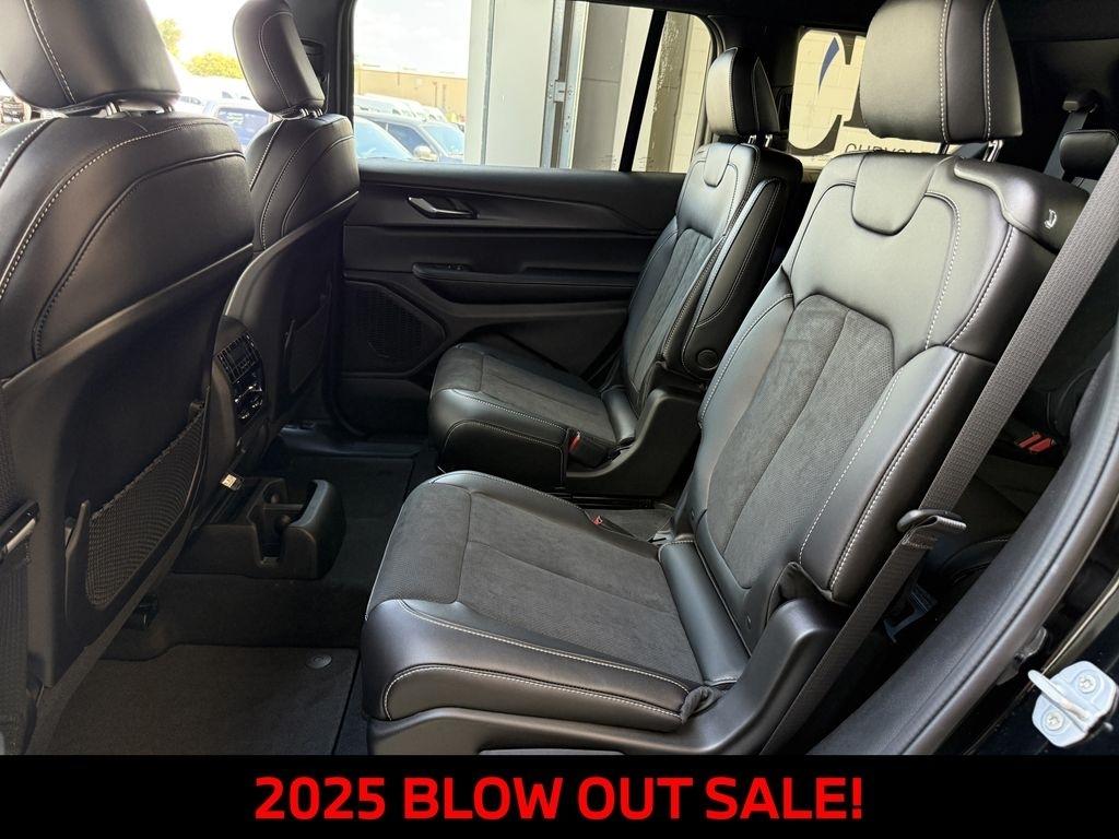 Jeep Grand Cherokee L Laredo 2025