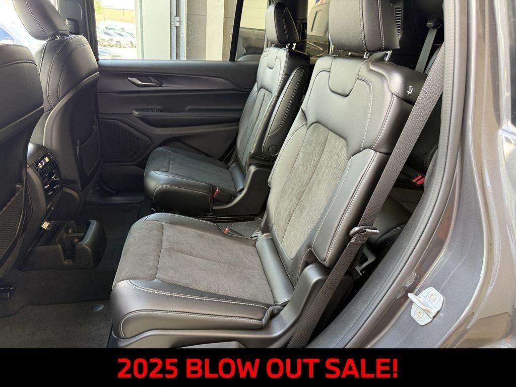 Jeep Grand Cherokee L Laredo 2025