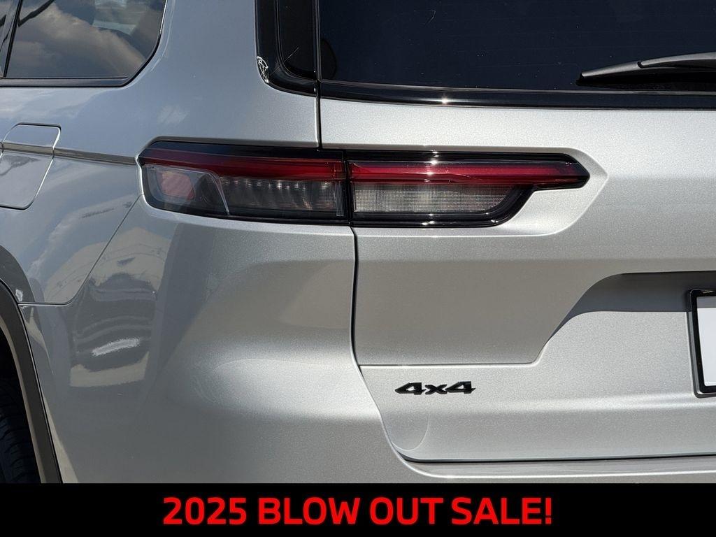 Jeep Grand Cherokee L Laredo 4WD 2025