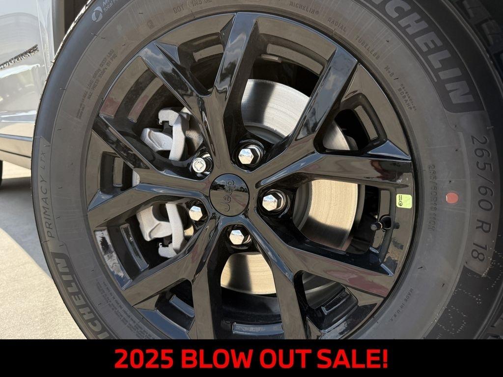 Jeep Grand Cherokee L Laredo 4WD 2025